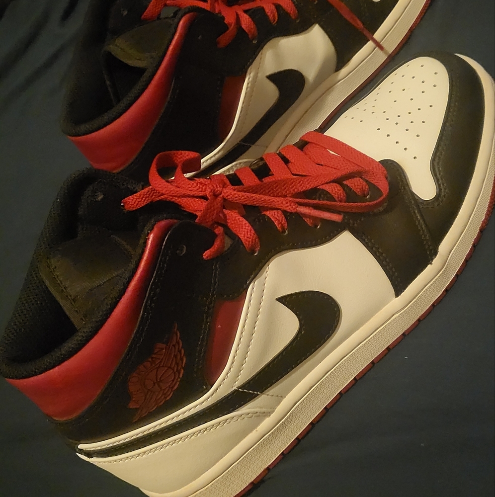 Air Jordan 1 Mid